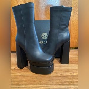 Black Platform Heeled Boots